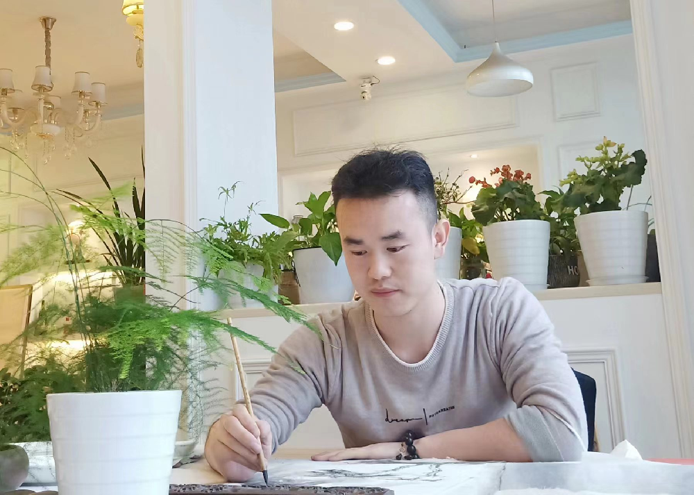 张涛（国瓷红叶画院钻研员）